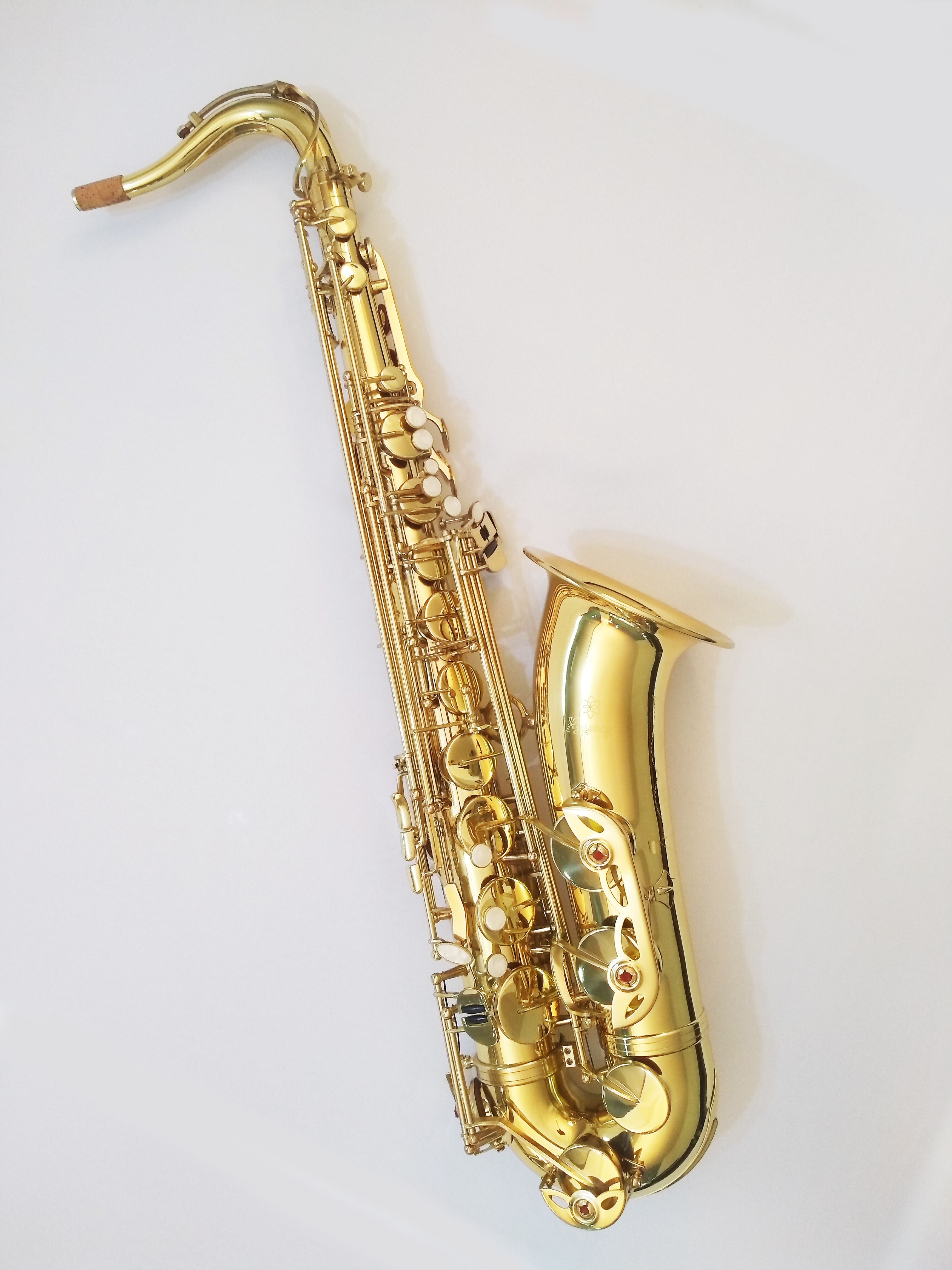 Saxofone Tenor em Sib - Regency - Laqueado - c/ Estojo